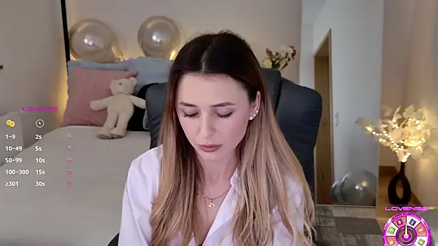 Snapshot of Sophie_Enzo chatting on March 20, 2025, 9:13 pm Sophie Enzo online show from March 20, 2025, 9:13 pm