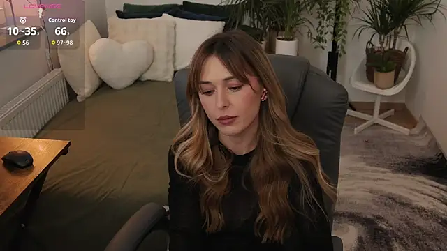 Snapshot of Sophie_Enzo chatting on December 1, 2025, 9:37 pm Sophie Enzo online show from December 1, 2025, 9:37 pm