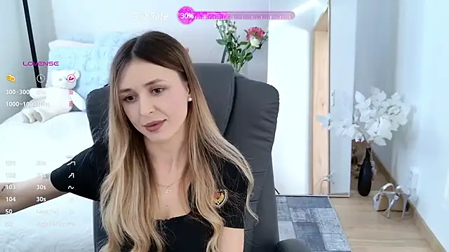 Snapshot of Sophie_Enzo chatting on March 17, 2025, 8:51 am Sophie Enzo online show from March 17, 2025, 8:51 am