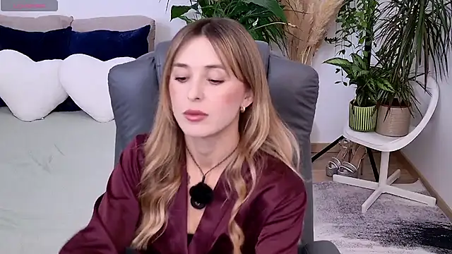 Snapshot of Sophie_Enzo chatting on September 16, 2025, 8:10 pm Sophie Enzo online show from September 16, 2025, 8:10 pm