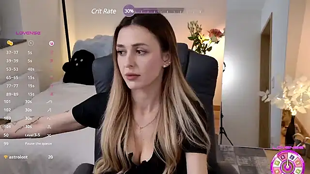 Snapshot of Sophie_Enzo chatting on March 17, 2025, 9:35 pm Sophie Enzo online show from March 17, 2025, 9:35 pm