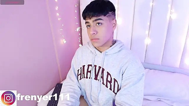 kiing azahell online show from March 7, 2025, 5:18 am