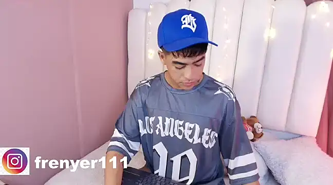 kiing azahell online show from February 11, 2025, 1:41 am