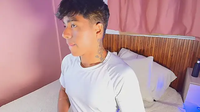 kiing azahell online show from April 3, 2026, 1:34 am