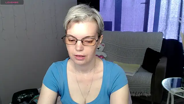 Snapshot of Cutie_Erikaa1 chatting on May 25, 2026, 2:22 am Cutie Erikaa1 online show from May 25, 2026, 2:22 am