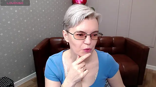 Snapshot of Cutie_Erikaa1 chatting on April 28, 2026, 2:10 am Cutie Erikaa1 online show from April 28, 2026, 2:10 am