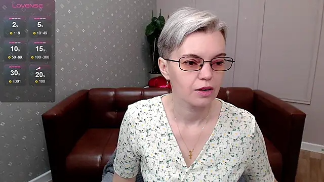Snapshot of Cutie_Erikaa1 chatting on April 3, 2026, 2:18 am Cutie Erikaa1 online show from April 3, 2026, 2:18 am