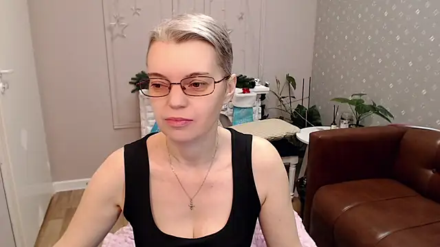 Snapshot of Cutie_Erikaa1 chatting on January 9, 2026, 2:29 am Cutie Erikaa1 online show from January 9, 2026, 2:29 am