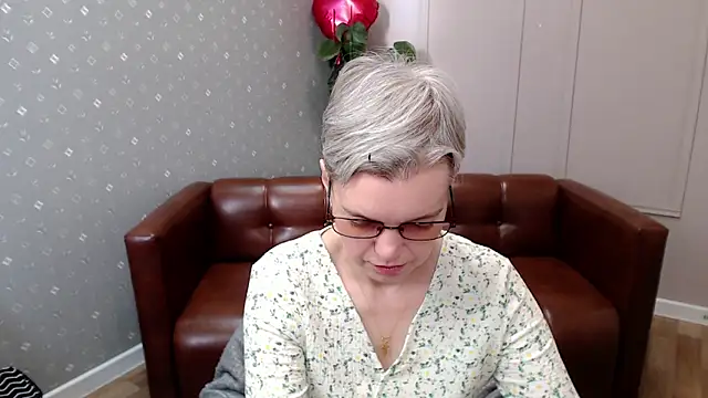 Snapshot of Cutie_Erikaa1 chatting on April 23, 2026, 2:29 am Cutie Erikaa1 online show from April 23, 2026, 2:29 am