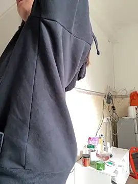 cwonchyn online show from December 23, 2024, 5:39 am