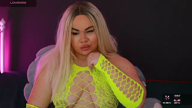 Snapshot of MissLilaa chatting on December 11, 2024, 8:39 pm MissLilaa online show from December 11, 2024, 8:39 pm