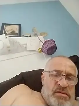 geilerschwanz64 online show from October 3, 2025, 3:09 am