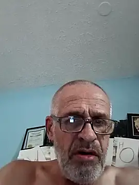 geilerschwanz64 online show from February 6, 2025, 1:43 pm