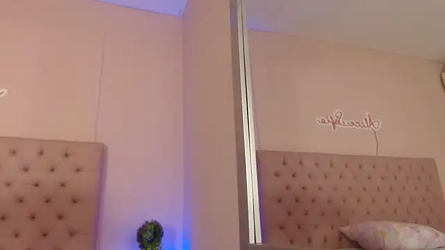 Snapshot of alice_sofia chatting on October 20, 2025, 1:44 pm alice sofia online show from October 20, 2025, 1:44 pm