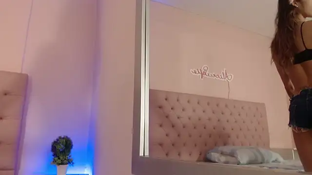 Snapshot of alice_sofia chatting on October 16, 2025, 1:30 pm alice sofia online show from October 16, 2025, 1:30 pm