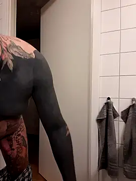 Snapshot of tattooedtwc chatting on April 2, 2026, 4:13 pm tattooedtwc online show from April 2, 2026, 4:13 pm