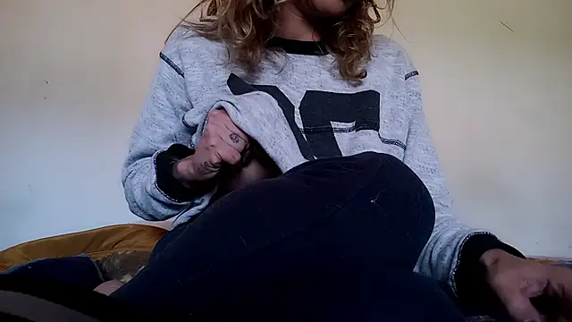 filipasantosx online show from February 25, 2025, 1:53 pm