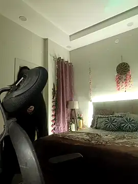 Snapshot of Archi-07 chatting on November 6, 2025, 1:04 pm Archi-07 online show from November 6, 2025, 1:04 pm