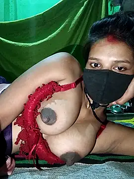 Snapshot of Hoty_girl_143 chatting on March 31, 2026, 12:45 am Hoty girl 143 online show from March 31, 2026, 12:45 am