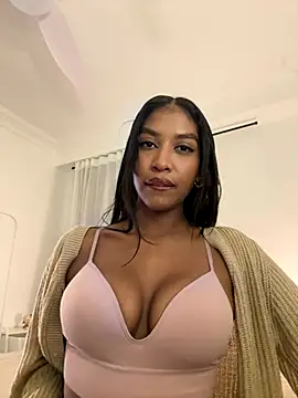 Snapshot of IamCrystal2 chatting on December 3, 2025, 12:12 am IamCrystal2 online show from December 3, 2025, 12:12 am