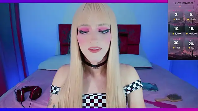 Snapshot of Mystickittyy_ chatting on December 3, 2024, 4:42 am Mystickittyy online show from December 3, 2024, 4:42 am