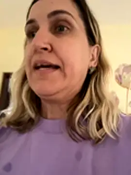 Snapshot of Bia_sexynovaes chatting on November 18, 2025, 5:16 pm Bia sexynovaes online show from November 18, 2025, 5:16 pm