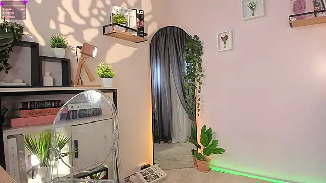 Snapshot of Lella_Ryann_ chatting on May 15, 2026, 10:52 pm Lella Ryann online show from May 15, 2026, 10:52 pm