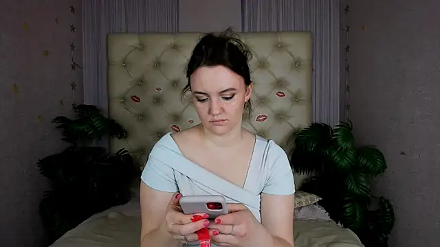 Lella Ryann  online show from November 15, 2025, 1:37 pm