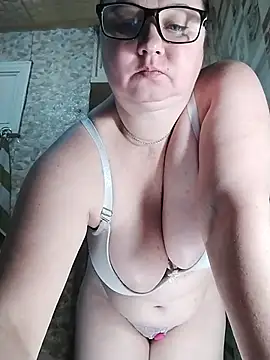 Holly-69 online show from December 5, 2025, 9:34 pm