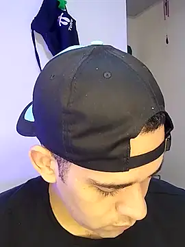 CRISTHIAN GREY01 online show from January 14, 2025, 6:38 pm