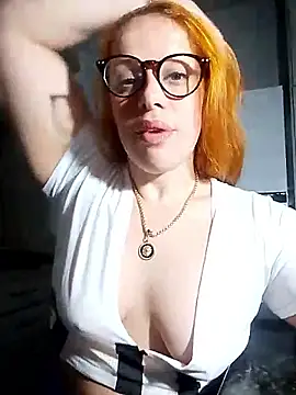 Snapshot of Bellatriz-horse chatting on December 20, 2025, 3:42 am Bellatriz-horse online show from December 20, 2025, 3:42 am
