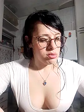 Snapshot of Bellatriz-horse chatting on April 17, 2026, 4:37 am Bellatriz-horse online show from April 17, 2026, 4:37 am