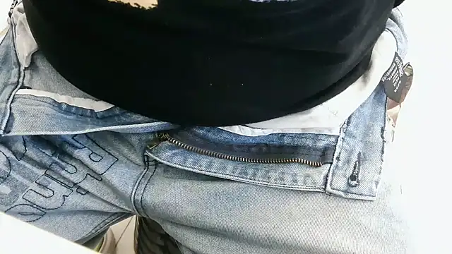 XiaoGuoGuo284512 online show from November 28, 2025, 4:34 am