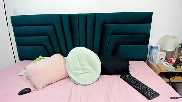 Snapshot of LisaWhite_ chatting on March 3, 2025, 10:20 pm LisaWhite online show from March 3, 2025, 10:20 pm