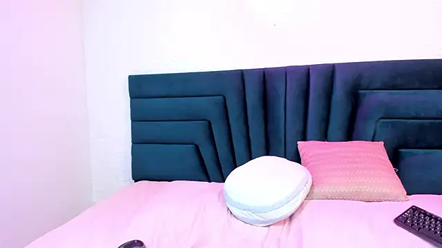 Snapshot of LisaWhite_ chatting on January 13, 2025, 12:41 am LisaWhite online show from January 13, 2025, 12:41 am