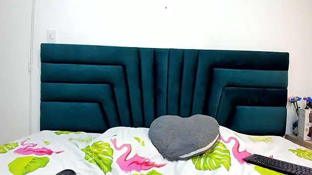 Snapshot of LisaWhite_ chatting on March 7, 2025, 12:37 am LisaWhite online show from March 7, 2025, 12:37 am