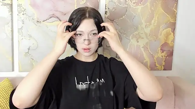 fiamoory online show from March 12, 2026, 8:40 am