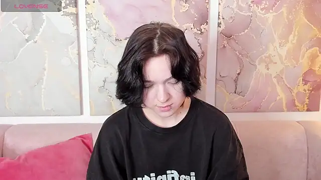 fiamoory online show from April 9, 2026, 6:19 am