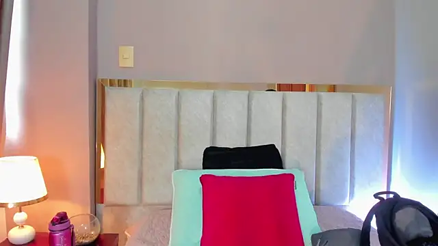 Snapshot of LaraGoldd chatting on November 11, 2025, 12:22 pm LaraGoldd online show from November 11, 2025, 12:22 pm