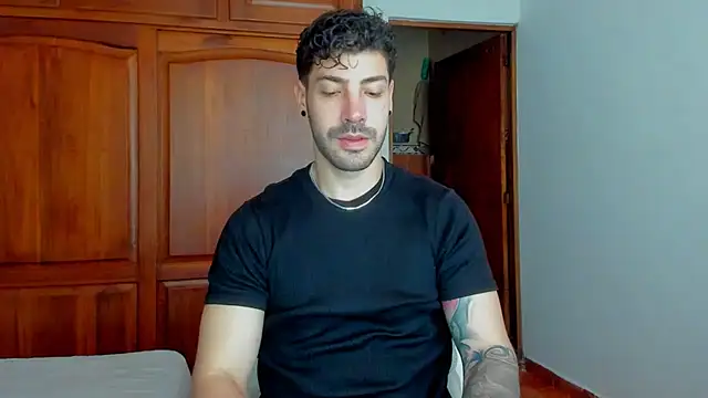 Snapshot of Guyinthemountain chatting on May 25, 2026, 1:21 pm Guyinthemountain online show from May 25, 2026, 1:21 pm