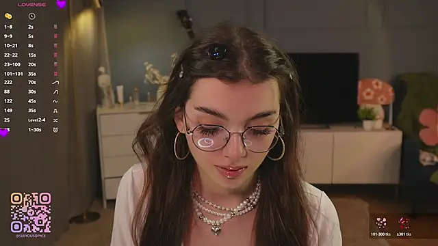 Snapshot of FlairEdgin chatting on November 9, 2025, 7:29 pm FlairEdgin online show from November 9, 2025, 7:29 pm