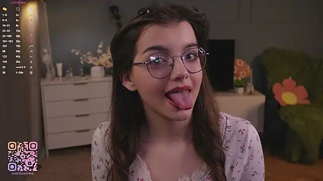 Snapshot of FlairEdgin chatting on November 16, 2025, 7:18 pm FlairEdgin online show from November 16, 2025, 7:18 pm