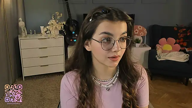 Snapshot of FlairEdgin chatting on November 3, 2025, 7:17 pm FlairEdgin online show from November 3, 2025, 7:17 pm