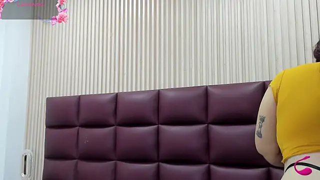 Snapshot of JulietaKane chatting on December 4, 2025, 5:06 am JulietaKane online show from December 4, 2025, 5:06 am