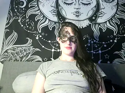 LexiSnowUK online show from February 9, 2025, 9:06 pm