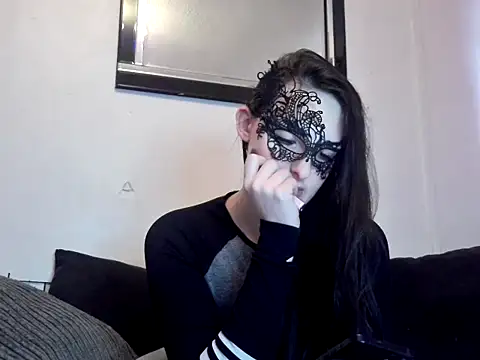 LexiSnowUK online show from February 11, 2025, 9:52 am