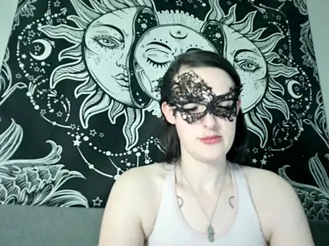 LexiSnowUK online show from February 5, 2025, 9:25 am