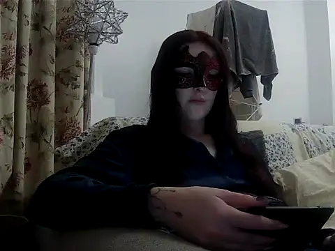 Snapshot of LexiSnowUK chatting on February 5, 2026, 9:43 pm LexiSnowUK online show from February 5, 2026, 9:43 pm