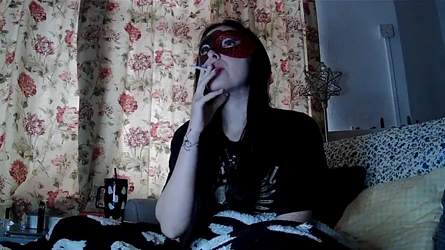 Snapshot of LexiSnowUK chatting on December 19, 2025, 10:06 am LexiSnowUK online show from December 19, 2025, 10:06 am