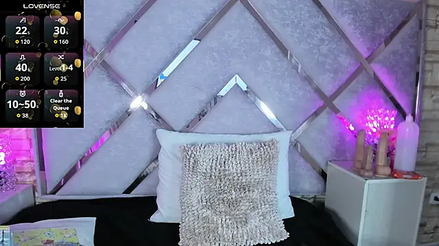  jade white  online show from September 23, 2025, 1:18 pm